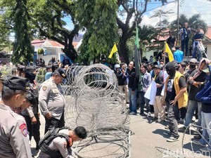 Warga di Polman Demo Tuntut Bawaslu Usut Dugaan Pelanggaran Pemilu 2024