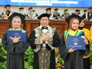 Cerita Yuana dan Yuani, Wisudawati Kembar Asal Pacitan Kompak Raih IPK 3,76