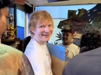 Mengenal Visa Spesial yang Dipakai Ed Sheeran Konser di Indonesia