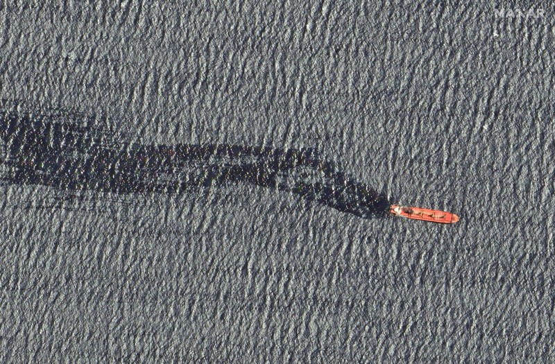 Foto satelit memperlihatkan kapal kargo MV Rubymar yang mengalami kebocoran usai diserang Houthi di Laut Merah, 19 Februari 2024. (Maxar Technologies/Handout via REUTERS)