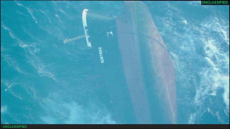Foto satelit memperlihatkan kapal kargo MV Rubymar yang mengalami kebocoran usai diserang Houthi di Laut Merah, 19 Februari 2024. (Maxar Technologies/Handout via REUTERS)