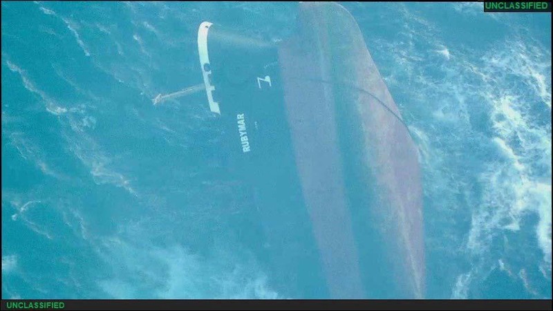 Foto satelit memperlihatkan kapal kargo MV Rubymar yang mengalami kebocoran usai diserang Houthi di Laut Merah, 19 Februari 2024. (Maxar Technologies/Handout via REUTERS)