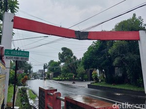 Awas! Gapura Pembatas Kalpataru-Kedawung Kota Malang Nyaris Roboh
