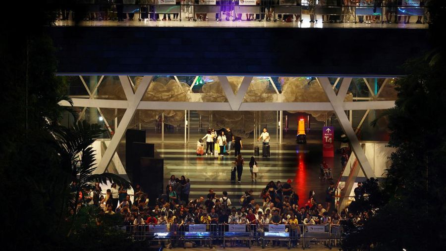 Konser The Eras Tour dari Taylor Swift resmi digelar di Singapura pada 2 Maret 2024. Konser itu akan berlangsung selama enam hari hingga 9 Maret 2024. (REUTERS/Caroline Chia)