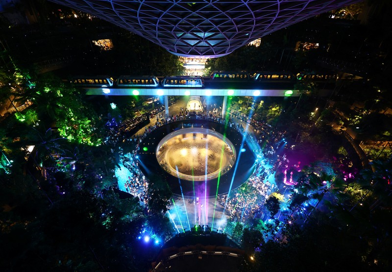 Konser The Eras Tour dari Taylor Swift resmi digelar di Singapura pada 2 Maret 2024. Konser itu akan berlangsung selama enam hari hingga 9 Maret 2024. (REUTERS/Caroline Chia) Konser The Eras Tour dari Taylor Swift resmi digelar di Singapura pada 2 Maret 2024. Konser itu akan berlangsung selama enam hari hingga 9 Maret 2024. (REUTERS/Caroline Chia)
