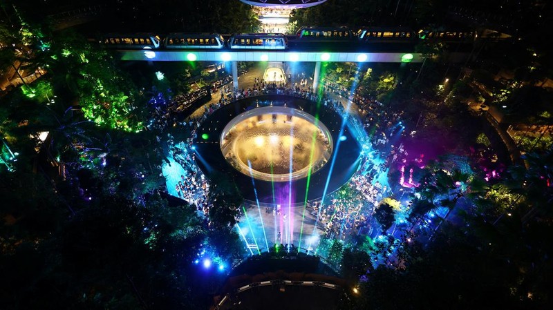 Konser The Eras Tour dari Taylor Swift resmi digelar di Singapura pada 2 Maret 2024. Konser itu akan berlangsung selama enam hari hingga 9 Maret 2024. (REUTERS/Caroline Chia)