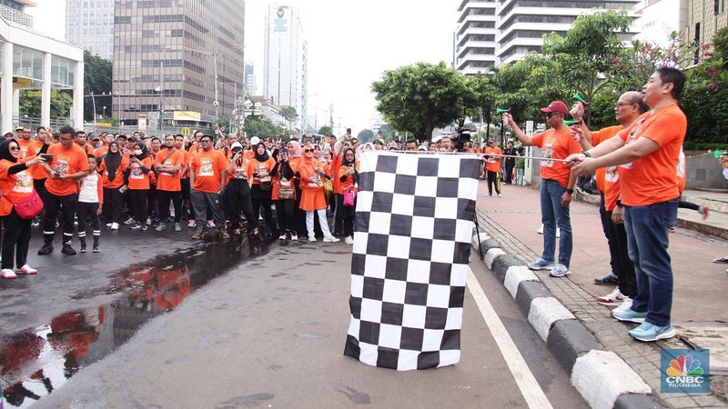 PT Bank Mega Syariah menyemarakkan car free day Jakarta dengan menggelar Grand Launching Berkah Berlimpah Mega Syariah (BBM) di Kawasan Anjungan Sarinah, Jakarta, Minggu, (3/3/2024). (CNBC Indonesia/Muhammad Sabki)