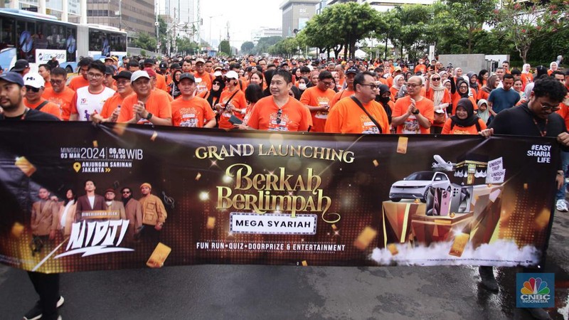 PT Bank Mega Syariah menyemarakkan car free day Jakarta dengan menggelar Grand Launching Berkah Berlimpah Mega Syariah (BBM) di Kawasan Anjungan Sarinah, Jakarta, Minggu, (3/3/2024). (CNBC Indonesia/Muhammad Sabki)