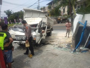 Kecelakaan Maut di Denpasar, Driver Ojol Tewas Diseruduk Truk