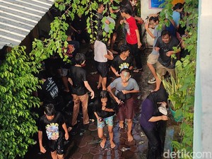 Byur! Serunya Tradisi Perang Air Sambut Ramadan di Bustaman Semarang