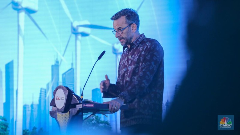 Otoritas Jasa Keuangan (OJK) meluncurkan panduan climate risk management & scenario analysis (CRMS) untuk sektor perbankan 'Indonesia Banking Road to Net Zero Emission' di Jakarta, Senin (4/3/2024). (CNBC Indonesia/Faisal Rahman)