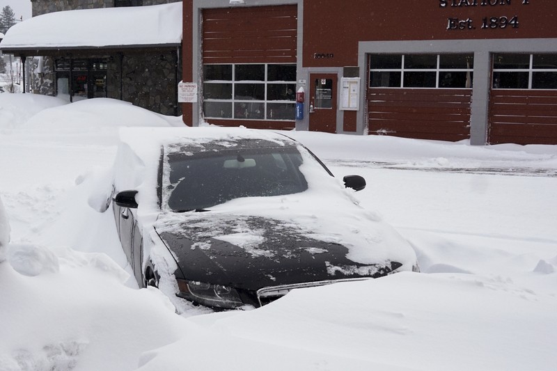 Badai salju besar melanda sebagian wilayah California dan Nevada di Amerika Serikat (AS) bagian barat. (AP Photo/Brooke Hess-Homeier) Badai salju besar melanda sebagian wilayah California dan Nevada di Amerika Serikat (AS) bagian barat. (AP Photo/Brooke Hess-Homeier)