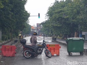 Jalan Depan Asrama Brimob Surabaya Ditutup Usai Terjadi Ledakan