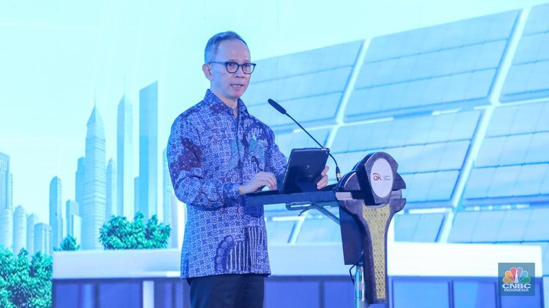 Otoritas Jasa Keuangan (OJK) meluncurkan panduan climate risk management & scenario analysis (CRMS) untuk sektor perbankan 'Indonesia Banking Road to Net Zero Emission' di Jakarta, Senin (4/3/2024). (CNBC Indonesia/Faisal Rahman)