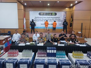 Tersangka Kasus Kontainer Berisi 30.864 Botol Miras Ilegal di Batam Jadi 2 Orang