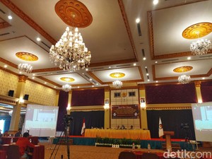 Rapat Pleno KPU Pandeglang, Saksi Pertanyakan Status Caleg TMS tapi Masuk DCT