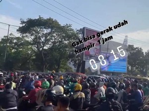 Simpang Unimed Macet Parah, Kendaraan Warga Tak Bergerak 30 Menit