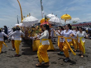Mengenal Upacara Melasti, Tradisi Jelang Nyepi untuk Menyucikan Diri