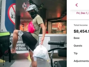 Gokil! Kurir Makanan di Singapura Ini Berpenghasilan Rp 99 Juta Sebulan