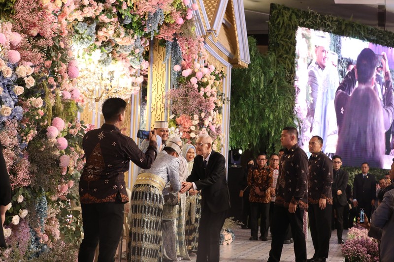 Putra Mentan Andi Amran Sulaiman menikah, tamunya orang penting seperti Presiden Jokowi, SBY, sampai Capres Ganjar Pranowo. Putra Mentan Andi Amran Sulaiman menikah, tamunya orang penting seperti Presiden Jokowi, SBY, sampai Capres Ganjar Pranowo. (Dok. Humas Kementan)