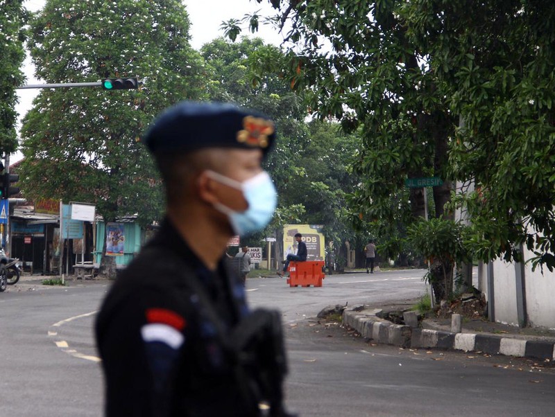 Terjadi ledakan keras di Asrama Brimob Jalan Gresik, Krembangan, Surabaya, terdengar hingga radius 3 Km. Suara ledakan keras itu terdengar sekitar pukul 10.30 WIB, Senin (4/3/2024). (Dok. Detikcom/Rifki Afifan Pridiasto)