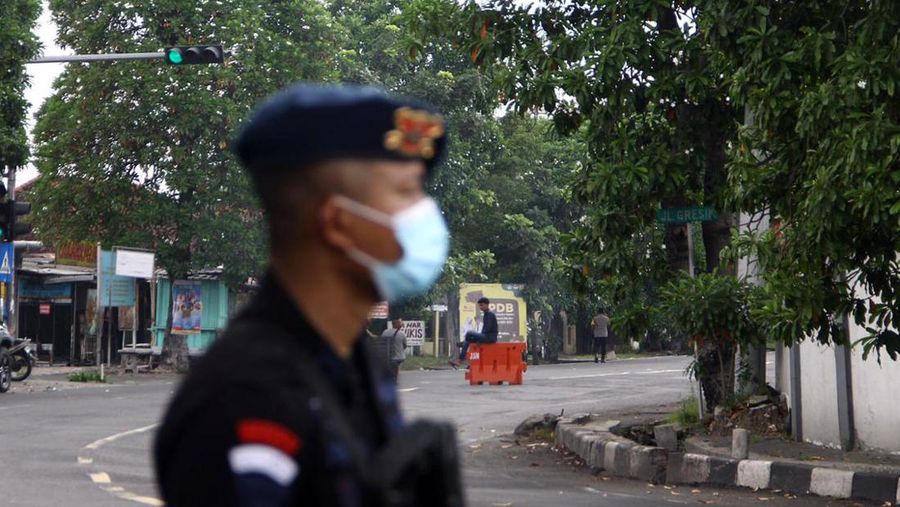 Terjadi ledakan keras di Asrama Brimob Jalan Gresik, Krembangan, Surabaya, terdengar hingga radius 3 Km. Suara ledakan keras itu terdengar sekitar pukul 10.30 WIB, Senin (4/3/2024). (Dok. Detikcom/Rifki Afifan Pridiasto)
