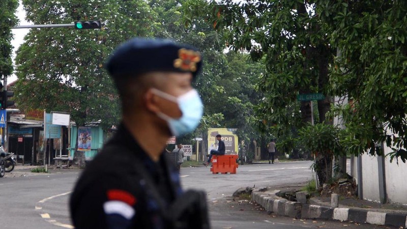 Terjadi ledakan keras di Asrama Brimob Jalan Gresik, Krembangan, Surabaya, terdengar hingga radius 3 Km. Suara ledakan keras itu terdengar sekitar pukul 10.30 WIB, Senin (4/3/2024). (Dok. Detikcom/Rifki Afifan Pridiasto)