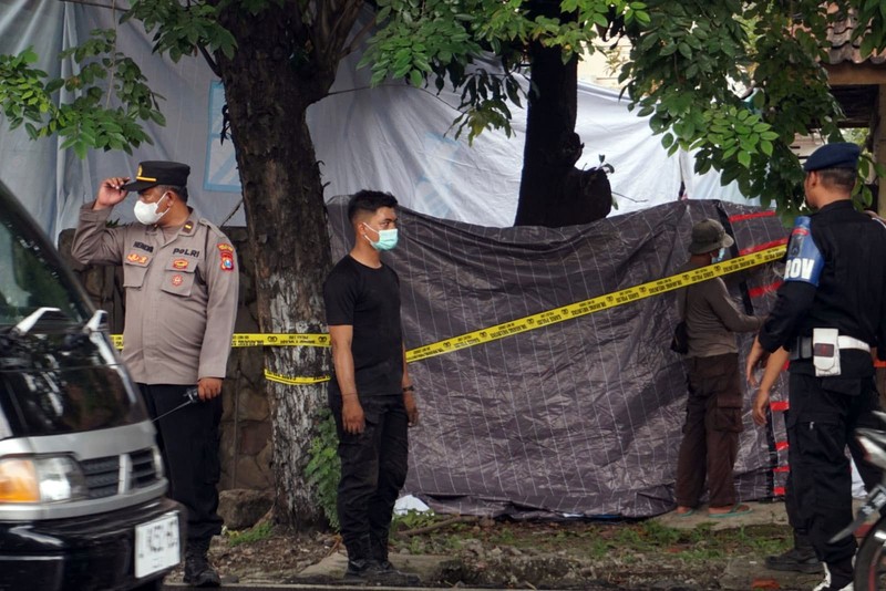 Terjadi ledakan keras di Asrama Brimob Jalan Gresik, Krembangan, Surabaya, terdengar hingga radius 3 Km. Suara ledakan keras itu terdengar sekitar pukul 10.30 WIB, Senin (4/3/2024). (Dok. Detikcom/Rifki Afifan Pridiasto)