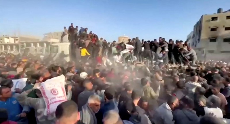 U.S. Air Force drops humanitarian aid for Gaza residents, in this screengrab from a video released on March 5, 2024. US Central Command via X/Handout via REUTERS    THIS IMAGE HAS BEEN SUPPLIED BY A THIRD PARTY