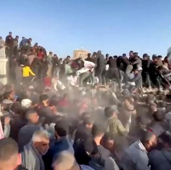 Potret Bantuan Kemanusiaan dari Udara hingga Darat Tiba di Gaza