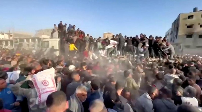 U.S. Air Force drops humanitarian aid for Gaza residents, in this screengrab from a video released on March 5, 2024. US Central Command via X/Handout via REUTERS    THIS IMAGE HAS BEEN SUPPLIED BY A THIRD PARTY