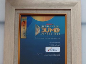 Tingkatkan Pendapatan Daerah, Bank Jateng Raih Penghargaan Top BUMD 2024