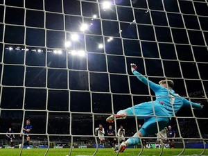 Penalti Kontroversial Bantu Inter Kalahkan Genoa