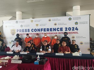 Bea-Cukai Amankan WNI yang Sembunyikan 56 Butir Happy Five di Sepatu