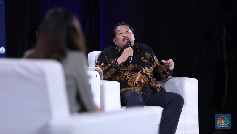 Menteri Komunikasi & Informatika RI Budi Arie Setiadi menjadi pembicara kunci di acara Tech & Telco Summit 2024 di Auditorium Menara Bank Mega, Jakarta, Selasa 5/3. (CNBC Indonesia/Tri Susilo)