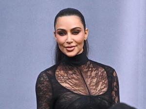 Kim Kardashian Ungkap Kebiasaan Unik, Tidur Tapi Mata Terbuka