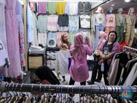 Pemandangan Pasar Tanah Abang Kini, Padat Pembeli Jelang Ramadan