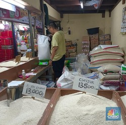 Harga Beras di Cipinang Mulai Turun, di Pasar Tradisional Belum Jinak