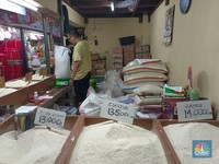 Harga Beras di Cipinang Mulai Turun, di Pasar Tradisional Belum Jinak
