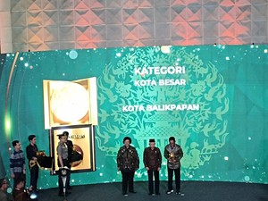 Maruf Serahkan Penghargaan Adipura KLHK untuk Surabaya hingga Balikpapan