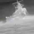 Rekaman selebaran menunjukkan apa yang dikatakan intelijen militer Ukraina adalah kapal patroli Armada Laut Hitam Rusia Sergey Kotov yang dirusak oleh drone laut Ukraina, di laut, di lokasi yang disebutkan di lepas pantai Krimea, dalam gambar diam ya