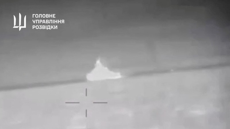 Rekaman selebaran menunjukkan apa yang dikatakan intelijen militer Ukraina adalah kapal patroli Armada Laut Hitam Rusia Sergey Kotov yang dirusak oleh drone laut Ukraina, di laut, di lokasi yang disebutkan di lepas pantai Krimea, dalam gambar diam yang diperoleh dari video yang dirilis pada 5 Maret 2024. Rekaman selebaran menunjukkan apa yang dikatakan intelijen militer Ukraina adalah kapal patroli Armada Laut Hitam Rusia Sergey Kotov yang dirusak oleh drone laut Ukraina, di laut, di lokasi yang disebutkan di lepas pantai Krimea, dalam gambar diam yang diperoleh dari video yang dirilis pada 5 Maret 2024. (Ministry of Defence of Ukraine/Handout via REUTERS)