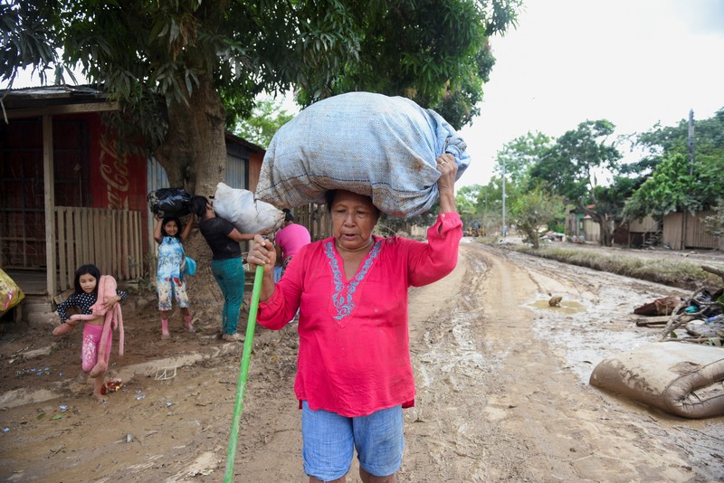 Pemandangan udara Sungai Los Angeles yang meluap akibat hujan lebat di Cobija, Bolivia, pada 4 Maret 2024. Pemandangan udara Sungai Los Angeles yang meluap akibat hujan lebat di Cobija, Bolivia, pada 4 Maret 2024. Perairan Sungai Acre di Bolivia akhirnya surut setelah seminggu menggenangi masyarakat di perbatasan antara Bolivia dan Brasil. Di ibu kota wilayah Cobija, warga Bolivia berupaya membersihkan rumah mereka yang terkena lumpur, sementara pemerintah daerah berupaya membantu dengan memberikan sumbangan dasar. (Photo by AIZAR RALDES / AFP)