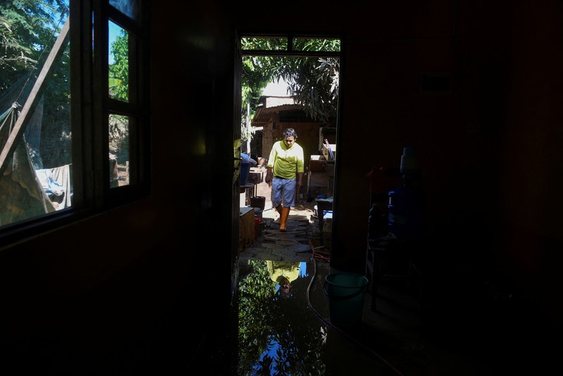 Pemandangan udara Sungai Los Angeles yang meluap akibat hujan lebat di Cobija, Bolivia, pada 4 Maret 2024. Pemandangan udara Sungai Los Angeles yang meluap akibat hujan lebat di Cobija, Bolivia, pada 4 Maret 2024. Perairan Sungai Acre di Bolivia akhirnya surut setelah seminggu menggenangi masyarakat di perbatasan antara Bolivia dan Brasil. Di ibu kota wilayah Cobija, warga Bolivia berupaya membersihkan rumah mereka yang terkena lumpur, sementara pemerintah daerah berupaya membantu dengan memberikan sumbangan dasar. (Photo by AIZAR RALDES / AFP)