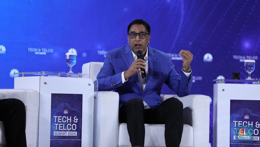 CEO Indosat, Vikram Sinha memberi pemaparan di acara Tech & Telco Summit 2024 di Auditorium Menara Bank Mega, Jakarta, Selasa 5/3. (վ/Tri Susilo)