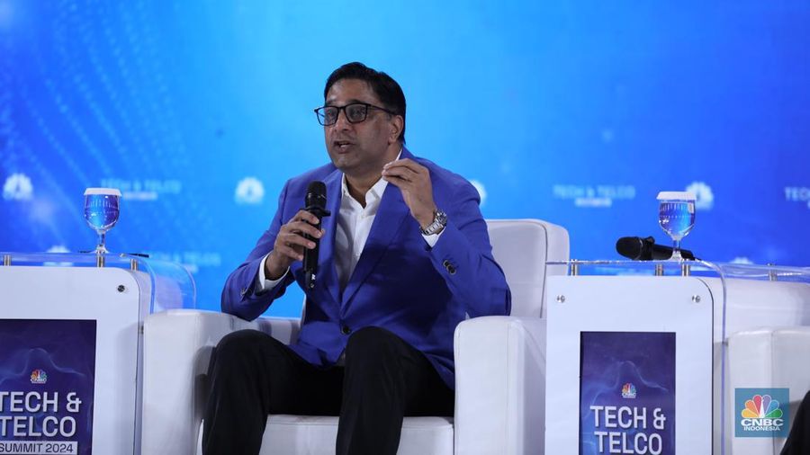 CEO Indosat, Vikram Sinha memberi pemaparan di acara Tech & Telco Summit 2024 di Auditorium Menara Bank Mega, Jakarta, Selasa 5/3. (վ/Tri Susilo)