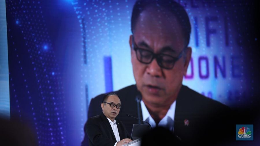 Menteri Komunikasi & Informatika RI Budi Arie Setiadi menjadi pembicara kunci di acara Tech & Telco Summit 2024 di Auditorium Menara Bank Mega, Jakarta, Selasa 5/3. (CNBC Indonesia/Tri Susilo)