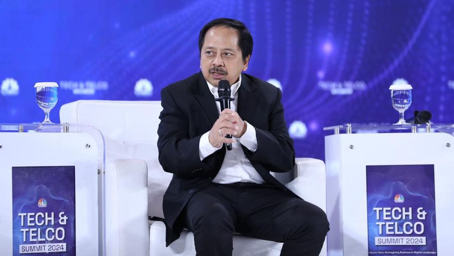Wakil Asosiasi Telekomunikasi Seluler Indonesia - ATSI, Merza Fachys memberi pemaparan di acara Tech & Telco Summit 2024 di Auditorium Menara Bank Mega, Jakarta, Selasa 5/3. (վ/Tri Susilo)