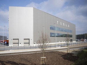 Usai PHK Ribuan Karyawan, Tesla Gelontorkan Rp 8 T Bangun Charging Station