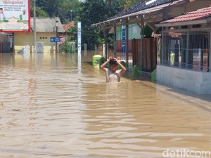 Banjir Akibat Kiriman di Cirebon Meluas, Kini 9 Kecamatan Terendam